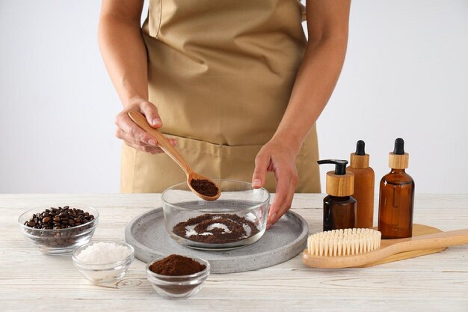 ماسكات للبشرة الدهنية بالقهوة.. كيف تحصلين على إشراقة طبيعية بسهولة؟