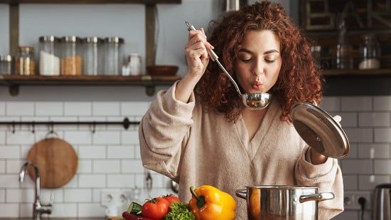 طالع الأبراج: 5 أبراج تستمتع بإعداد الطعام في العزومات.. برج السرطان والثور أبرزها