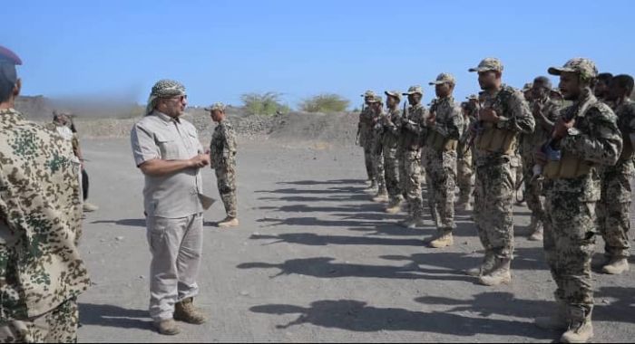 طارق عفاش يتلافى وصفه قواته "بهايم" (فيديو)