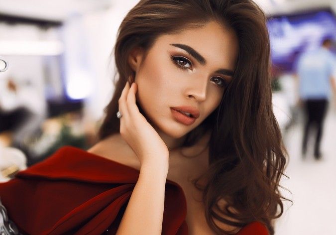 ما هو لون الشعر البني المناسب لي للحصول على إطلالة مثالية؟ لا تعتمديه عشوائياً