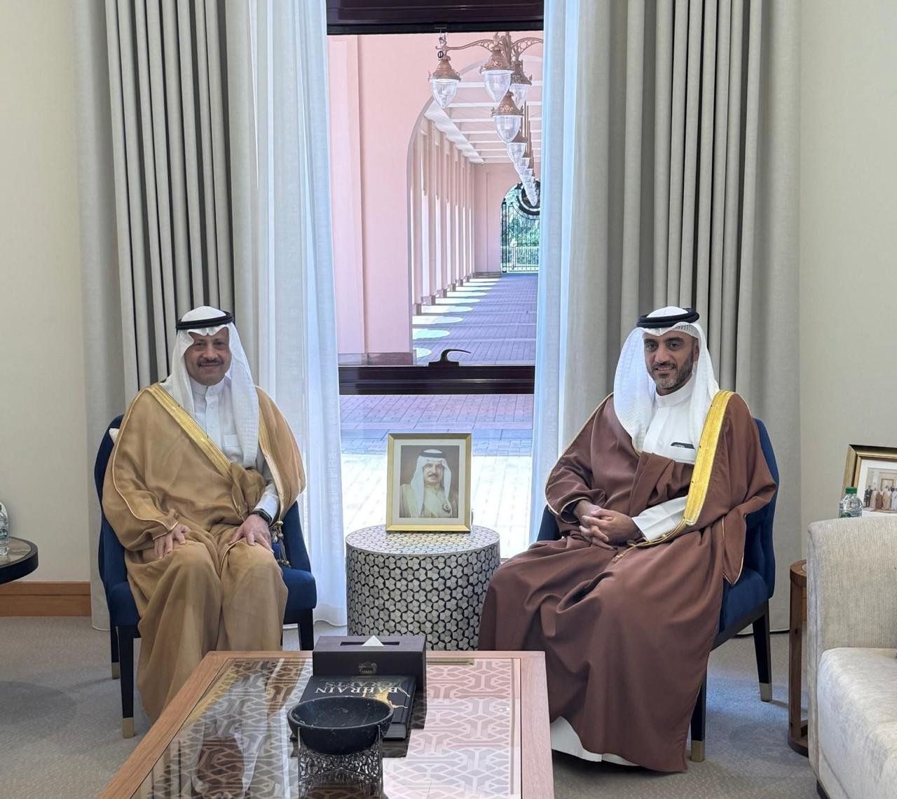 السعودية | وزير شؤون مجلس الوزراء بمملكة البحرين يلتقي سفير المملكة