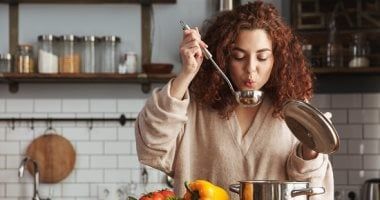 طالع الأبراج: 5 أبراج تستمتع بإعداد الطعام في العزومات.. برج السرطان والثور أبرزها