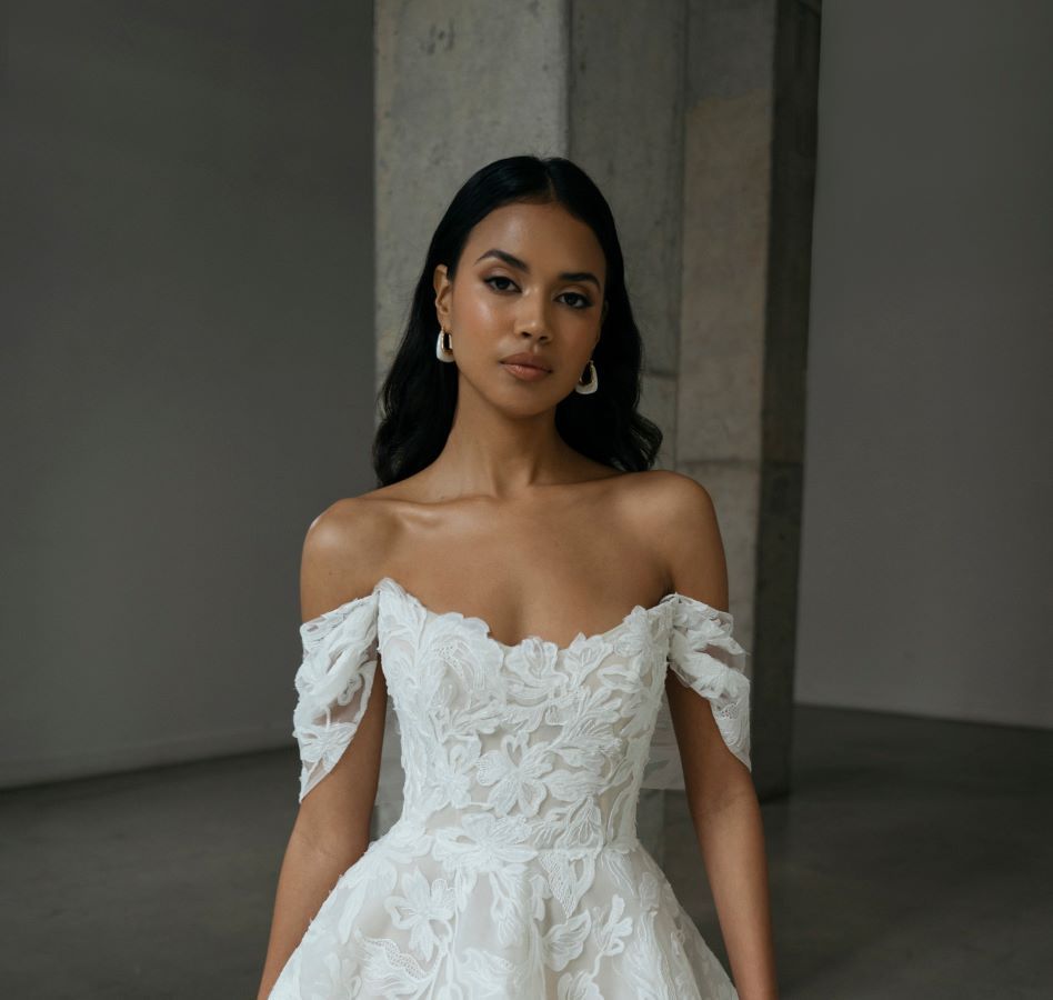 لعروس ربيع وصيف 2025: استلهمي إطلالتك الجمالية بكل تفاصيلها من عروض الموسم العالمية