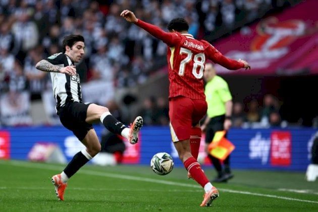 بطولة إنكلترا: تونالي يطمح بقيادة نيوكاسل إلى دوري الأبطال
