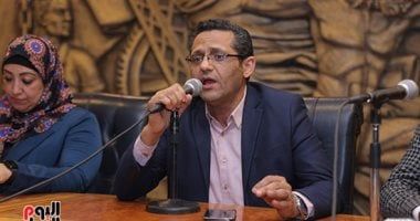 خالد البلشي يسجل فى كشوف حضور عمومية الصحفيين