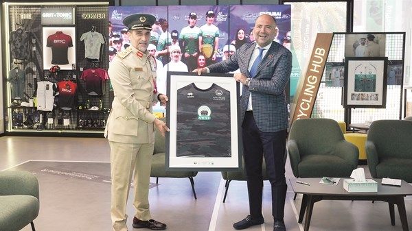 عبدالله المري وسفير ألبانيا يبحثان تعزيز التعاون