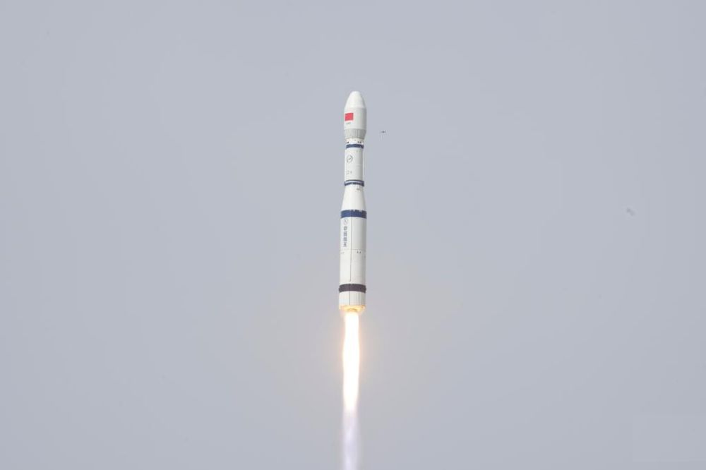 الصين تطلق قمرًا اصطناعيًا جديدًا لتكنولوجيا الإنترنت