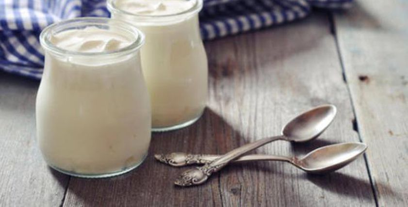 ماذا يحدث للجسم عند تناول «اللبن الرايب» قبل النوم؟.. 15 فائدة صحية