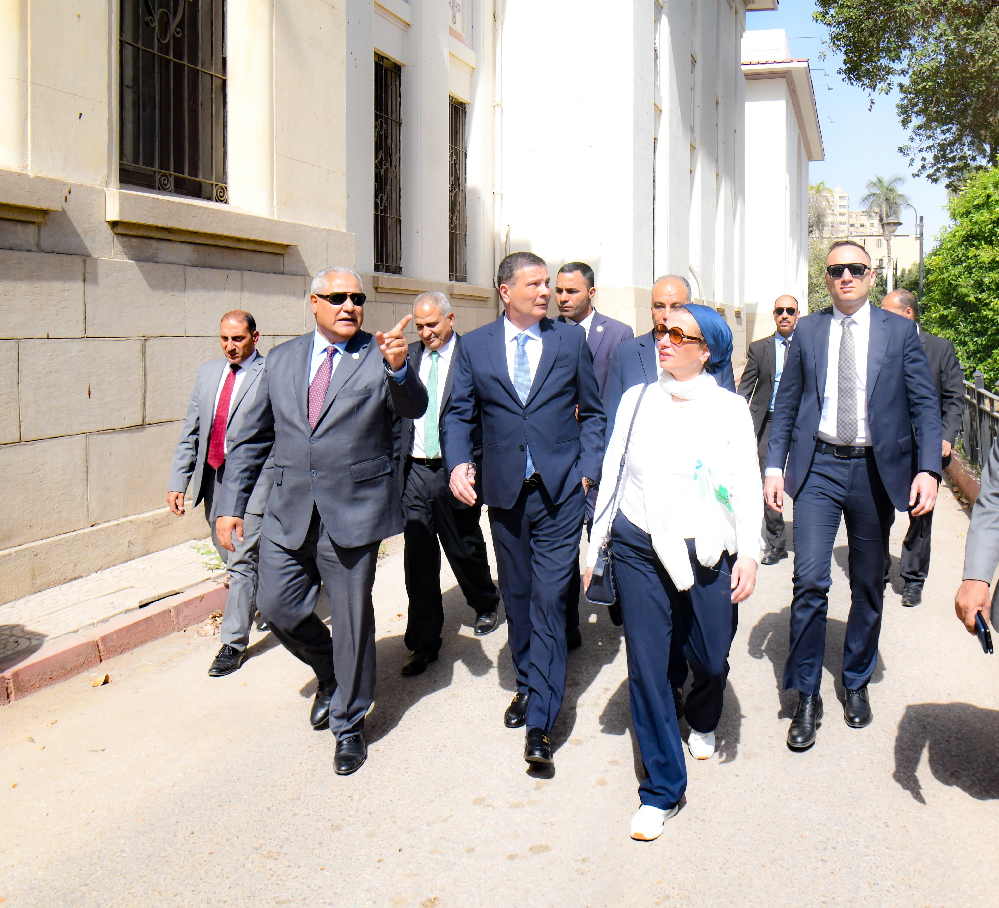 وزيرا البيئة والزراعة والمدير العام المساعد للفاو يتفقدون المتحف الزراعى