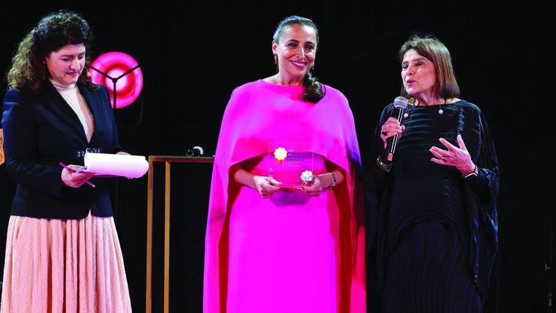 الامارات | بدور القاسمي أول امرأة خليجية تفوز بجائزة «بولونيا راجازي»