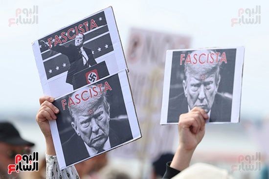 مظاهرات فى باريس ولندن ولشبونة ضد ترامب وماسك تحت شعار "ارحل يا دونالد".. صور