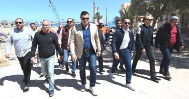 وزير الإسكان يتفقد أعمال رفع كفاءة طريق الازدواج وإنشاء سور منطقة الشانزلزيه