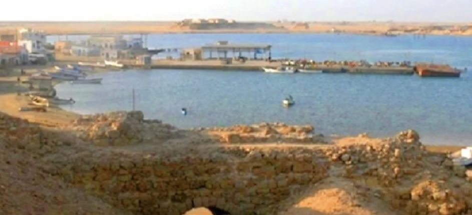 جزيرة كمران.. منطقة عسكرية مغلقة و"مقرات سرية" بإشراف خبراء لبنانيين وإيرانيين