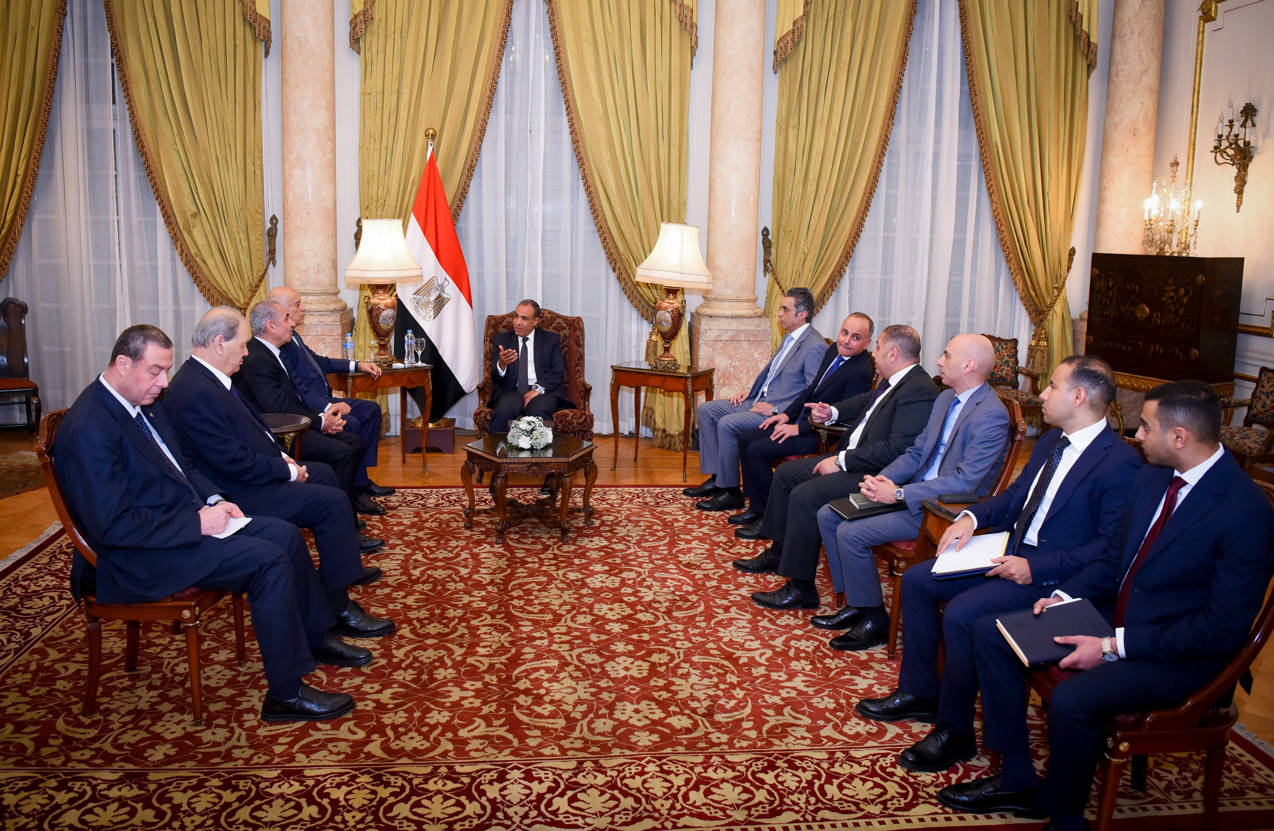 وزير الخارجية يبحث مع وفدا فلسطينيا تطورات الأوضاع فى غزة والضفة الغربية