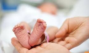 الامارات | أطباء يعثرون على جنين في بطن شقيقه التوأم