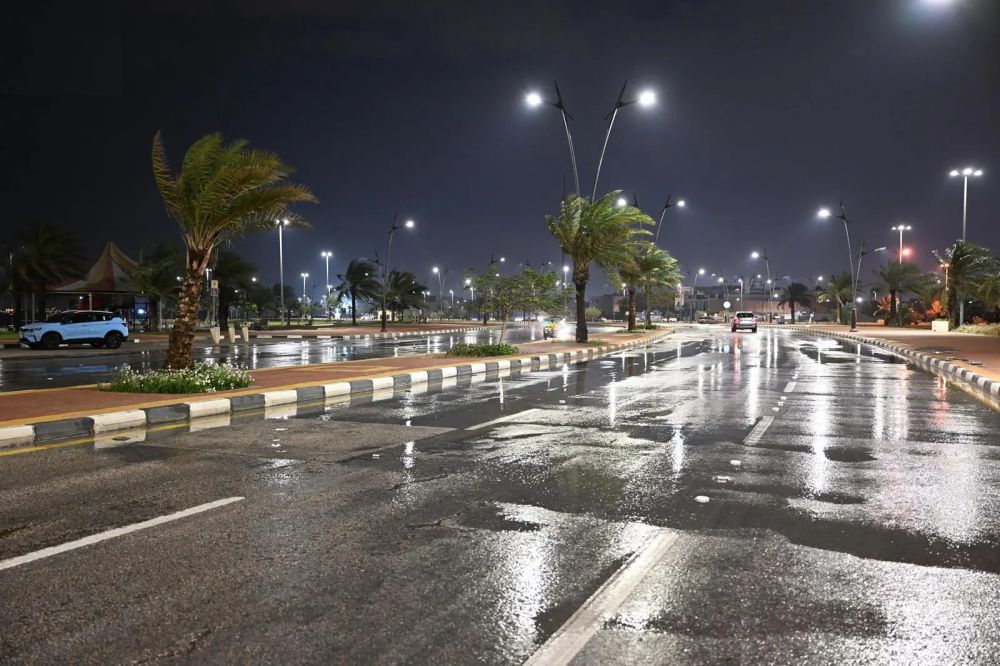 هطول أمطار ورياح نشطة على عسير حتى الـ 11 مساء اليوم