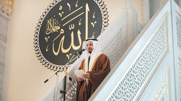 عمر الدرعي يلقي خطبة الجمعة في «جامع موسكو الكبير»