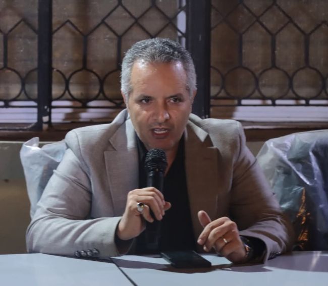 النقيب باحشوان ينشر دعوة اليافعي لوقف المناكفات بين الزملاء