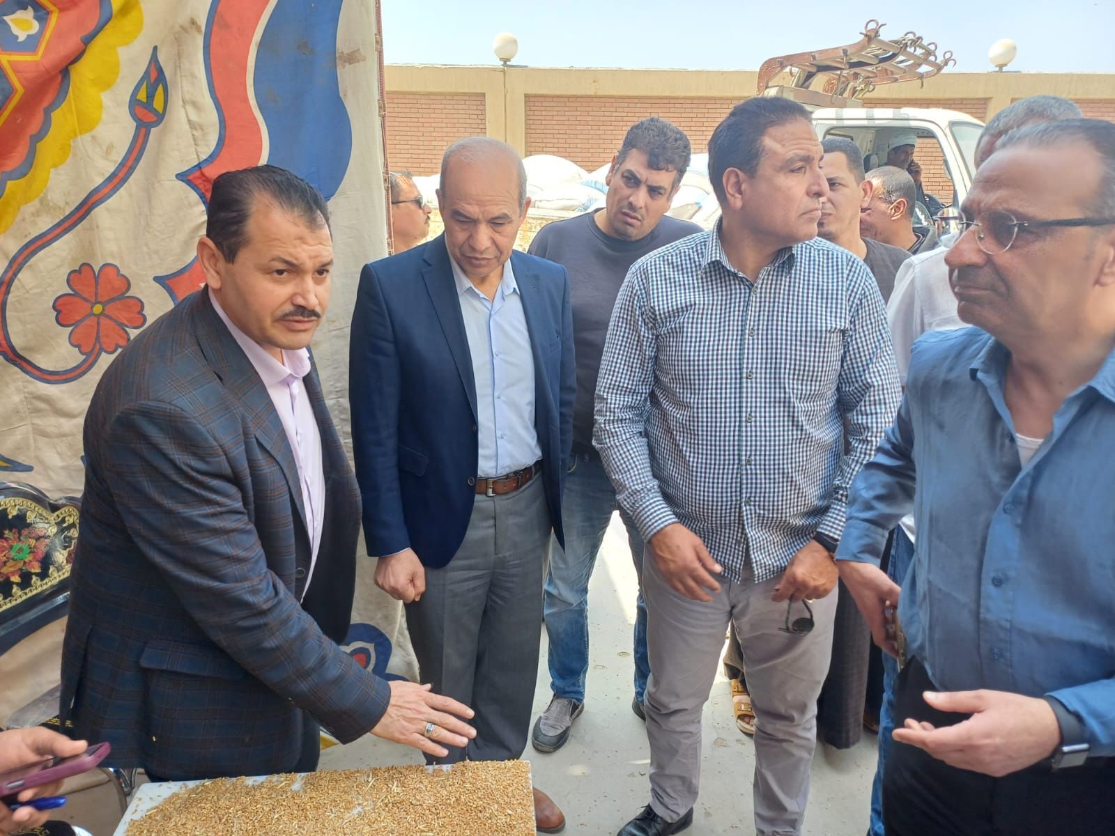 وزير التموين يعلن بدء توريد القمح المحلى من الفيوم