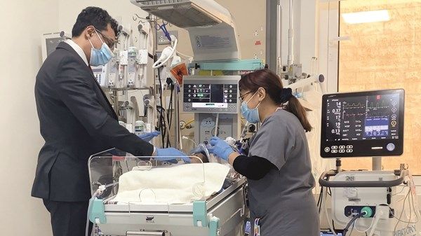 «خليفة الطبية»: خدمات رعاية متقدمة لأمراض القلب الخلقية لدى الأطفال