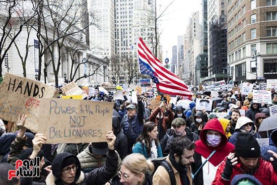 آلاف الأمريكيين يتظاهرون ضد سياسات ترامب فى شيكاغو.. فيديو وصور