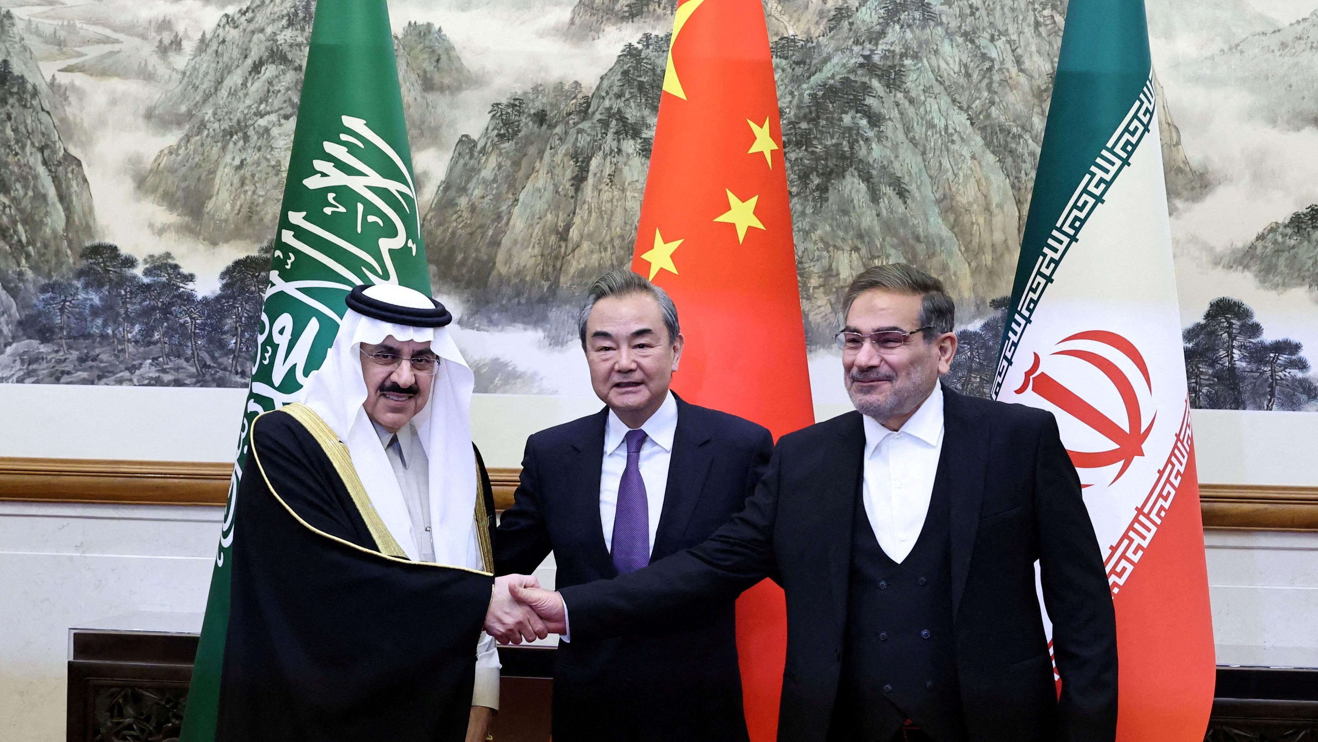 هل تلعب السعودية دور الوسيط بين طهران وواشنطن؟