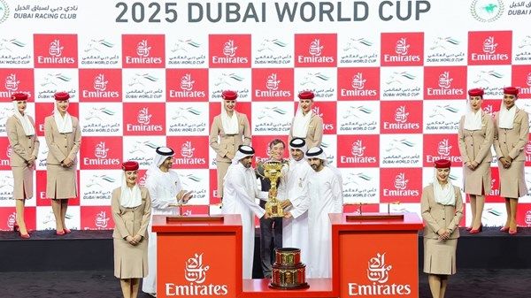 حمدان بن محمد يتوج بطل كأس دبي العالمي