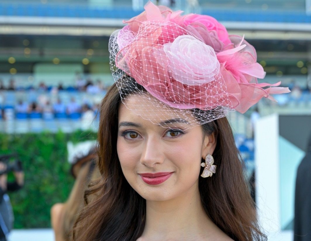 الامارات | ملكة جمال هونغ كونغ تدشن عملها الإعلامي في "كأس دبي العالمي"