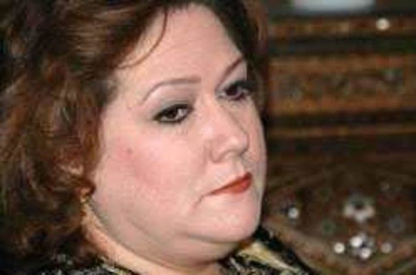 إيمان عبد العزيز تفجع بوفاة إبنها