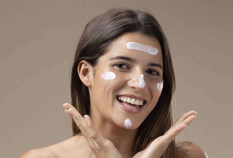 كريمات واقي الشمس: دليلك لاختيار الحماية المثالية لبشرتك هذا الصيف