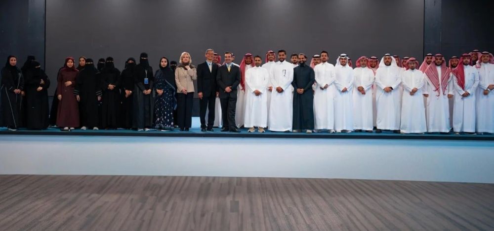 أكاديمية طويق تطلق برنامج "قادة تقنيات المستقبل" لتطوير الموظفين