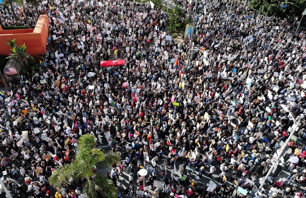 صور| في أكثر من ألف بلدة ومدينة أمريكية.. تظاهرات حاشدة ضد ترامب