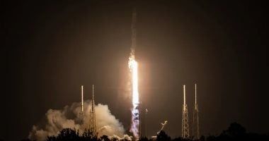 تكنولوجيا: سبيس إكس تطلق 28 قمرًا صناعيًا من ستارلينك إلى المدار.. صور