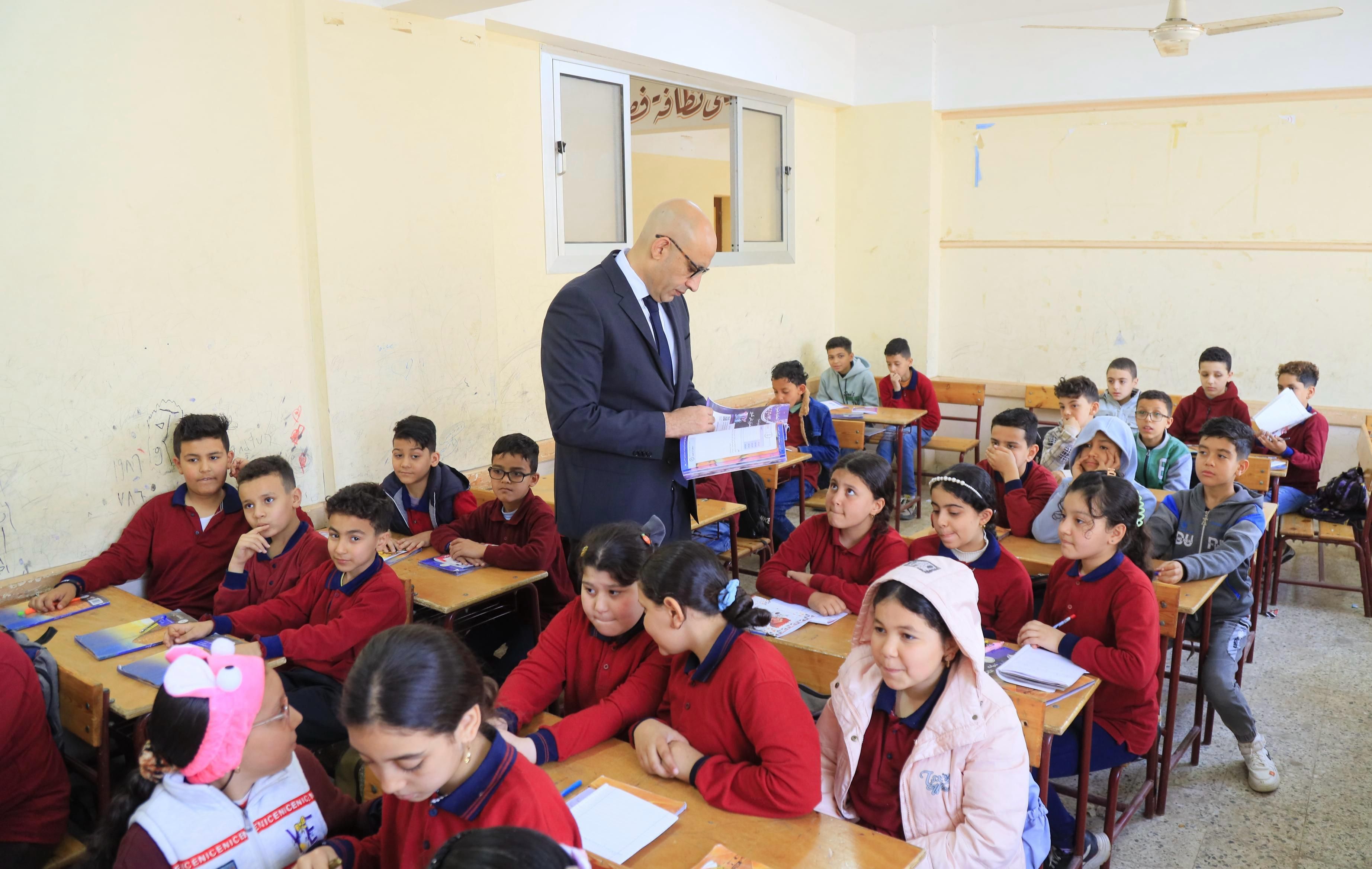 وزير التعليم يتفقد 7 مدارس بـ3 محافظات ويشدد على رصد غياب وحضور الطلاب.. صور