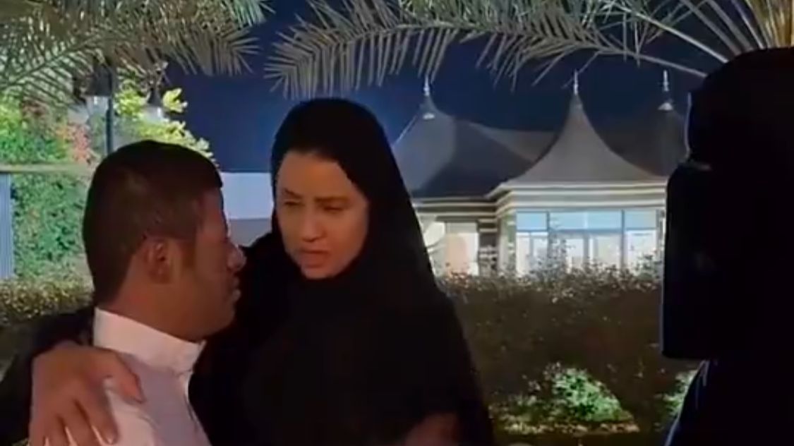 الأميرة أضواء بنت فهد تحتضن آمال شاب من ذوي الاحتياجات الخاصة: قول لأمك أبشري .. فيديو