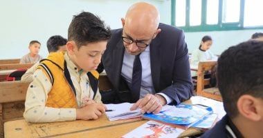 وزير التعليم يتفقد 7 مدارس بـ3 محافظات ويشدد على رصد غياب وحضور الطلاب.. صور