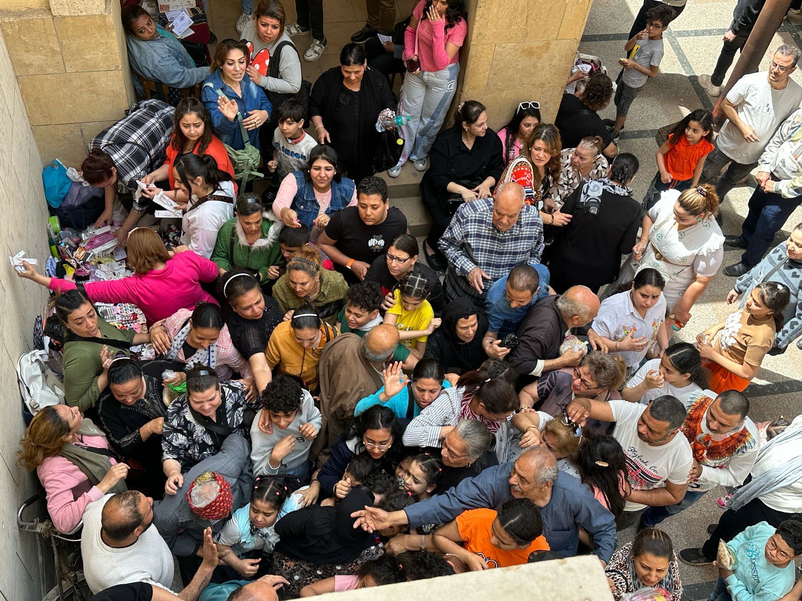 كنيسة العذراء بمسطرد تستقبل نذور المحبين فى الصوم الكبير