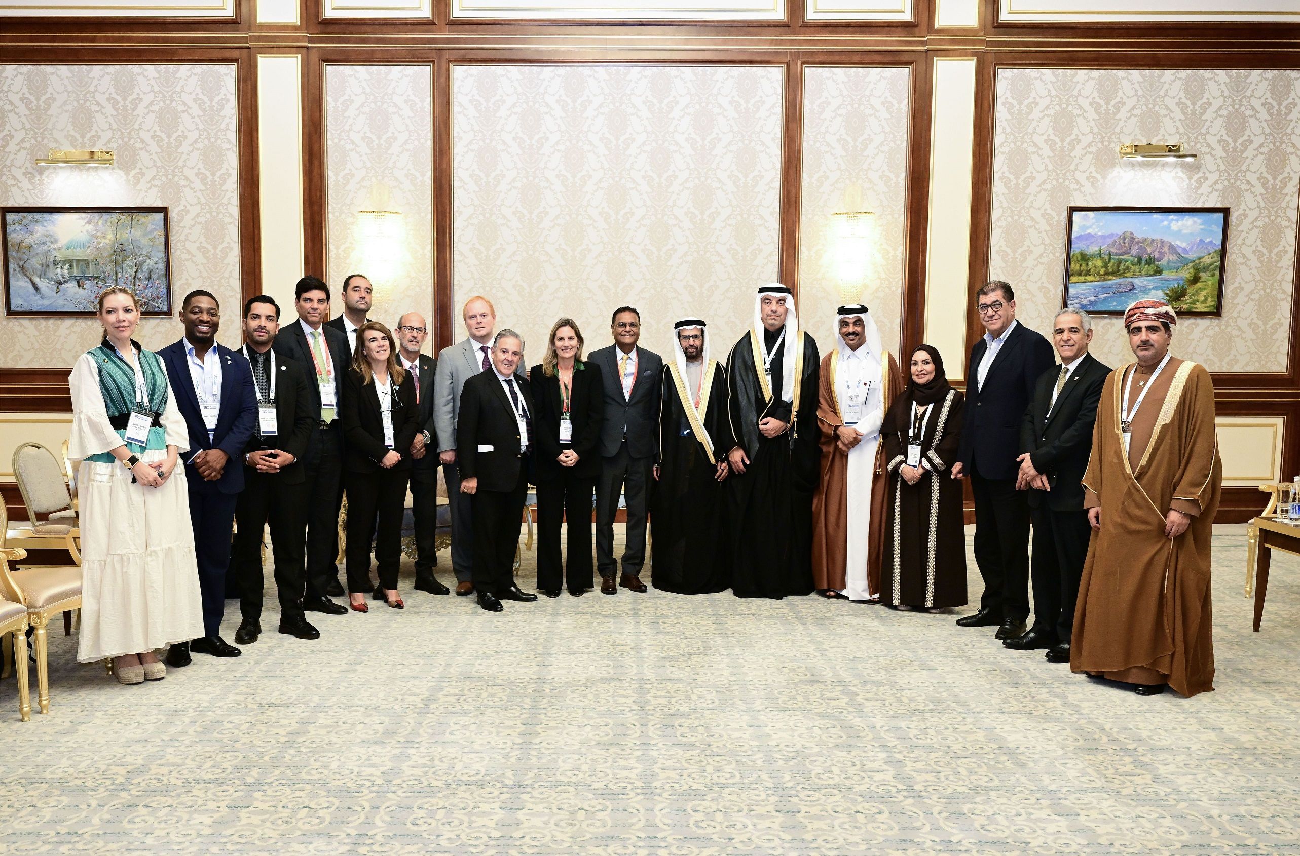 الامارات | الشعبة البرلمانية الإماراتية تترأس اجتماع ممثلي المجالس التشريعية الخليجية مع وفد مجموعة غرولاك في طشقند