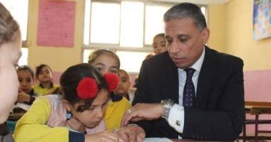 وكيل تعليم الجيزة يطمئن على انتظام الدراسة ويوجه بتفعيل الأنشطة الفنية
