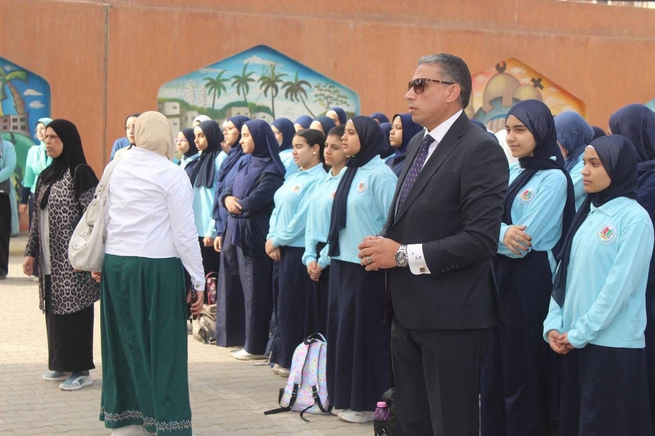 وكيل تعليم الجيزة يطمئن على انتظام الدراسة ويوجه بتفعيل الأنشطة الفنية