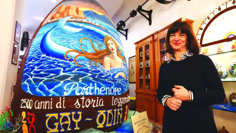 الامارات | «بيضة عملاقة» بطعم الشوكولاتة تحتفي بتاريخ نابولي