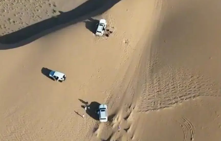 الامارات | عائلة تاهت في صحراء السعودية: شربنا ماء "الراديتر" وأكلنا ورق الشجر