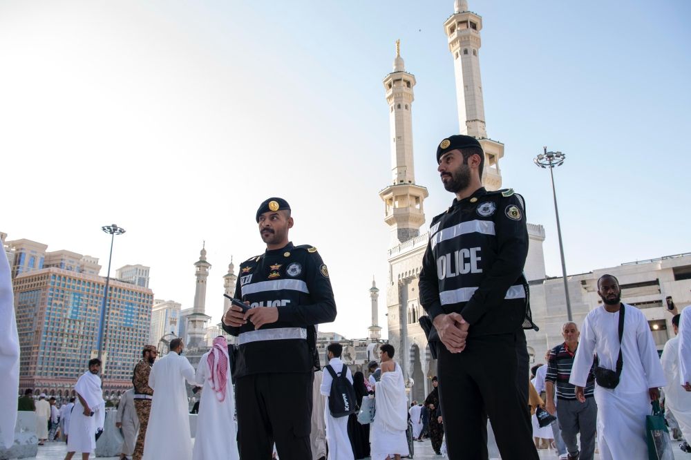 غرامة التأخير 100 ألف ريال.. تحديد آخر موعد لمغادرة المعتمرين