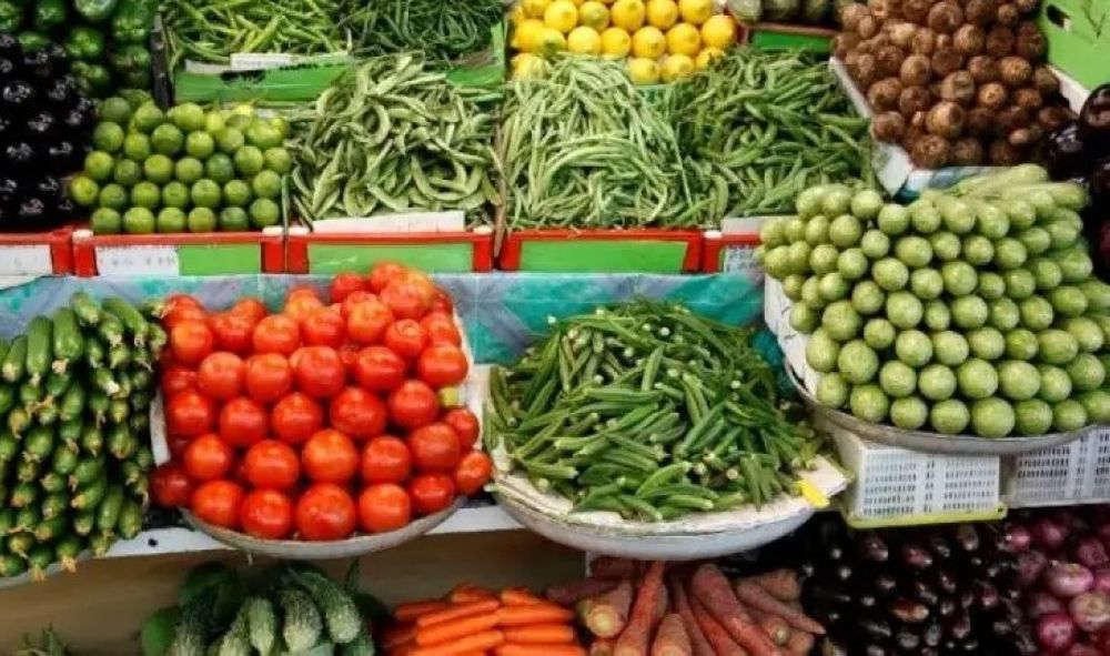 تعزيز الرقابة.. مصادرة أكثر من 4 أطنان من الخضروات والفواكه بجدة