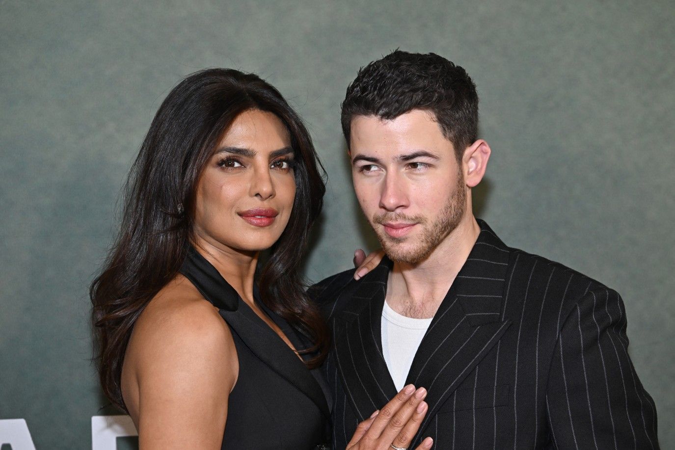 الإخوة جوناس وبريانكا تشوبرا في عرض مسرحية The Last Five Years