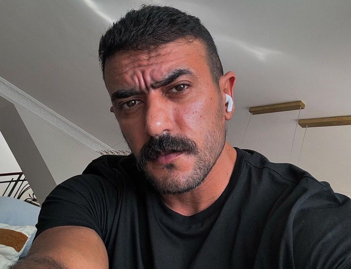 أحمد العوضي يعلن عن مسابقة جديدة لجمهوره.. ما علاقة فهد البطل؟