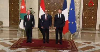 الرئيس السيسى ونظيره الفرنسى يستقبلان العاهل الأردنى الملك عبد الله الثانى