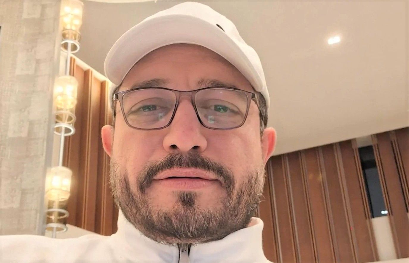 لؤي حمزة يحمس جمهوره لمسرحية الهدف الضائع ويكشف دوره بالعمل