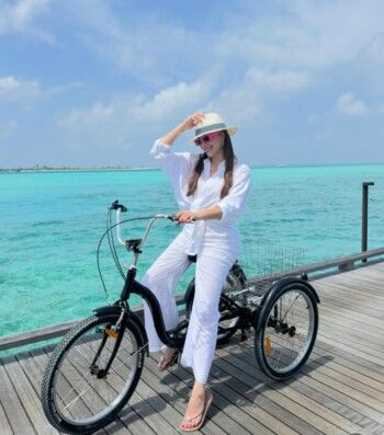 كيف تنسقين إطلالتك في المالديف؟ إليك أفكارا من إطلالات الفنانات!