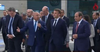 الرئيس السيسى ونظيره الفرنسى يستمعان لشرح وزير النقل عن أهمية محطة عدلى منصور